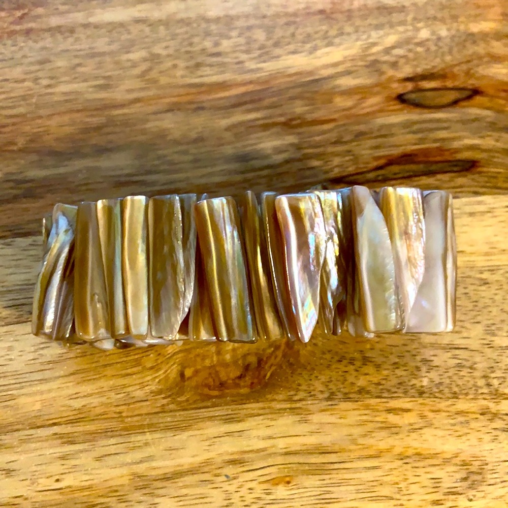 Park Land Sand Dune Shell Bracelet. OS